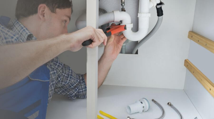 Expert burst pipe repair services in McConnell, IL